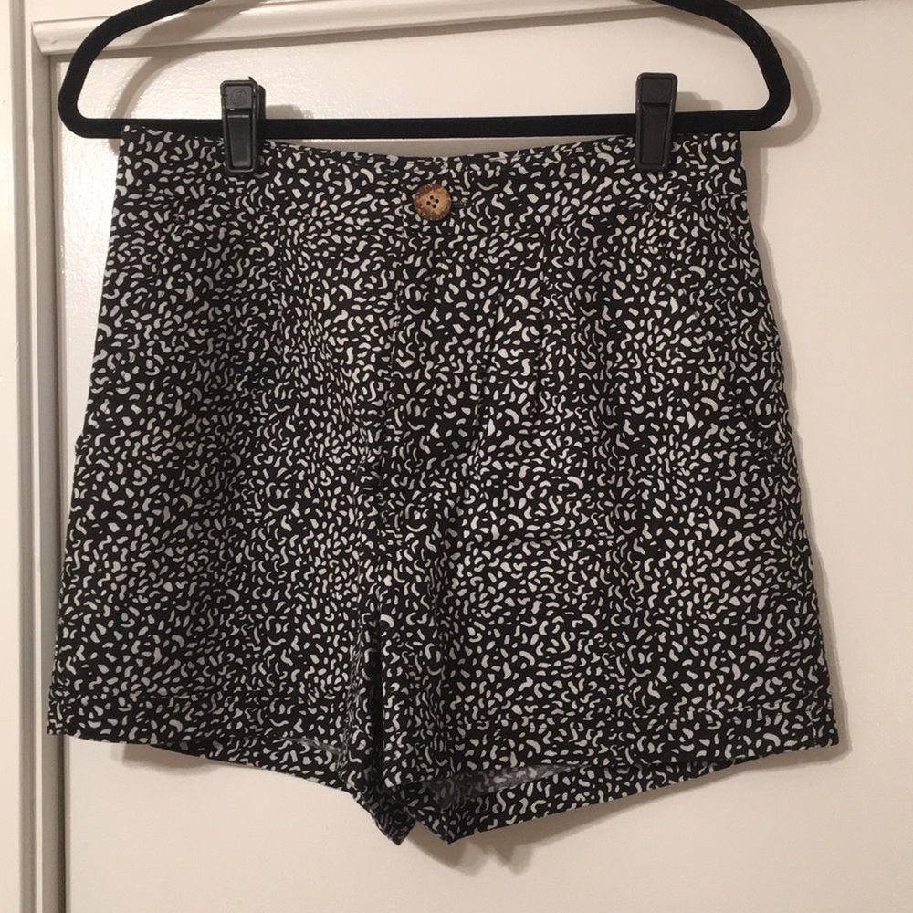 DUSEN DUSEN Black and White Squiggly Print Shorts